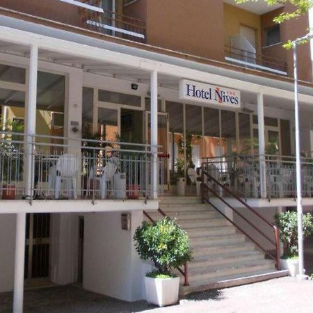 Hotel Nives Rimini Exteriör bild