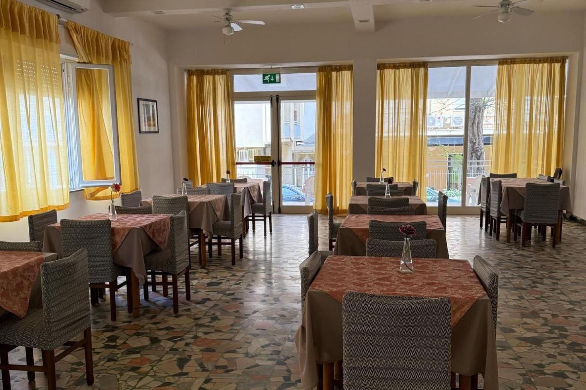 Hotel Nives Rimini Exteriör bild