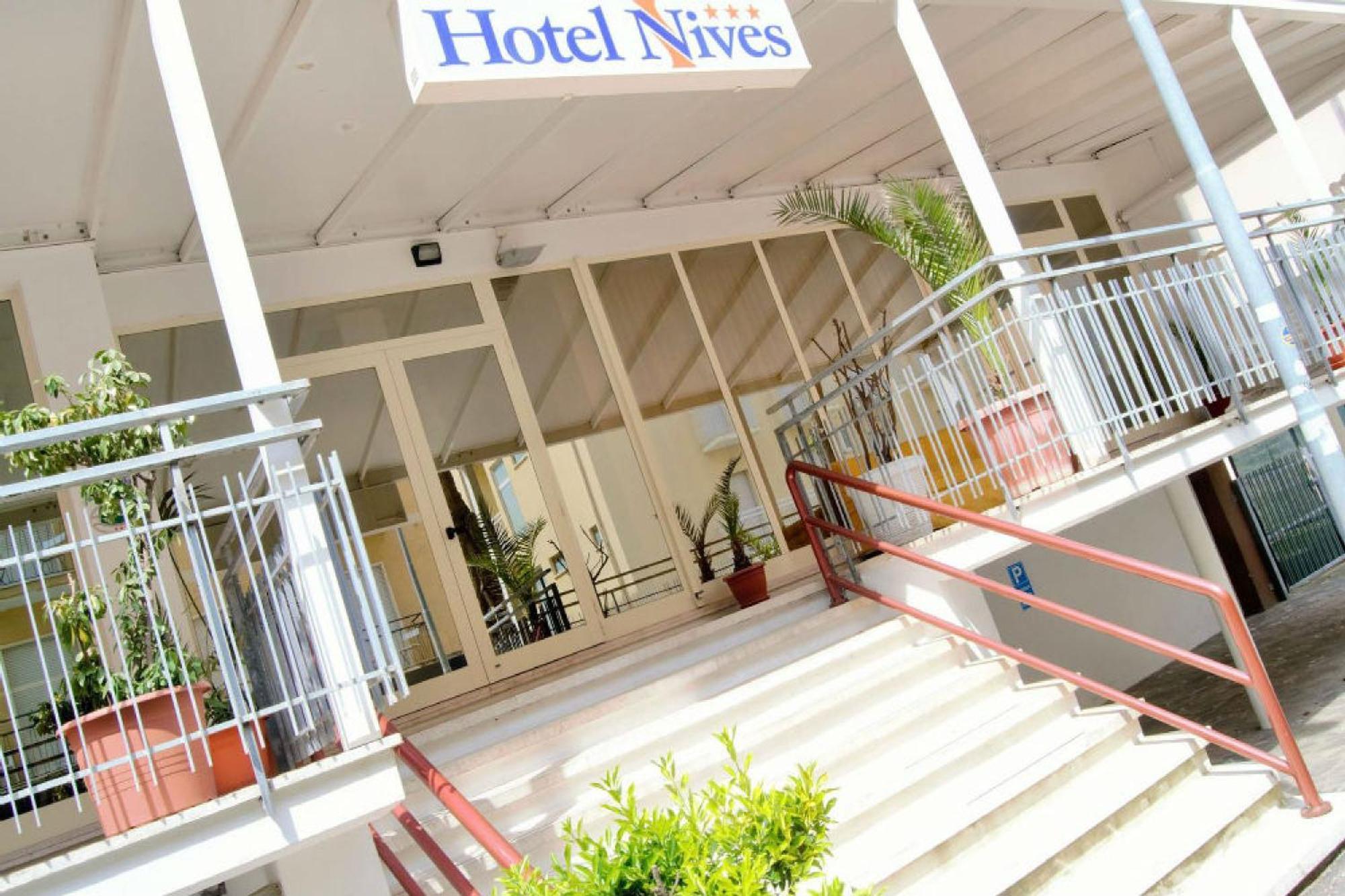 Hotel Nives Rimini Exteriör bild